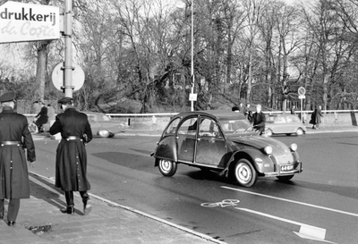 848376 Gezicht op de bocht in het Ledig Erf (links) te Utrecht; op de achtergrond bolwerk Manenburg.
